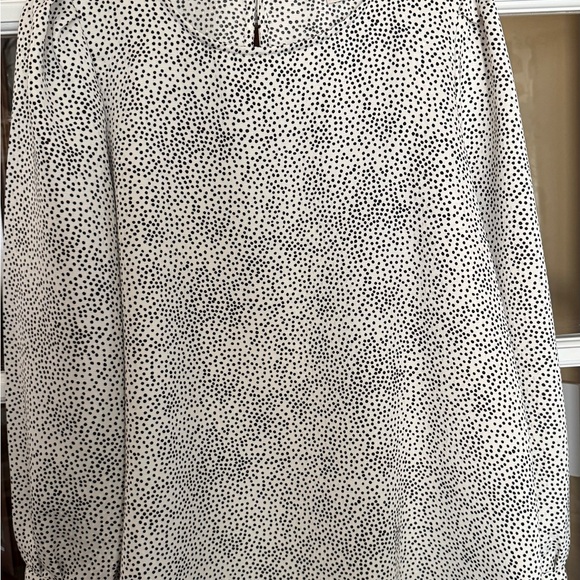 LOFT Tops - LOFT Black and White Dotted Shirt. Keyhole opening back, button cuff, side slit.